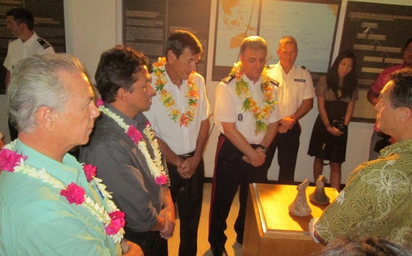 Musée de Tahiti et des îles : 2 penu « disent merci » à la douane !