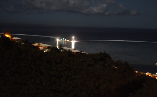 Opération de sauvetage à Taapuna: 17 personnes échouées sur le récif ( réactualisé)