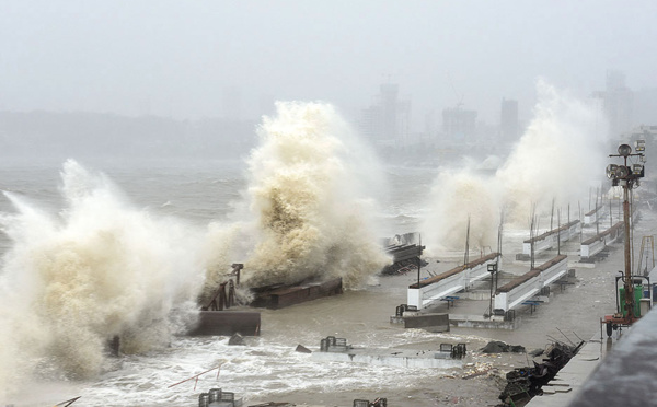 Inde: au moins 27 morts et 96 disparus sur le passage du cyclone Tauktae