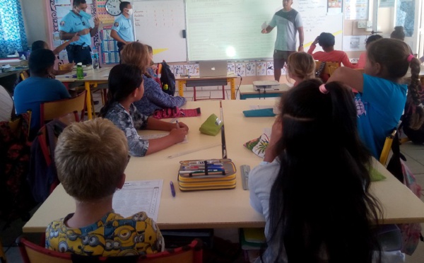 Sensibilisation aux dangers de la route et du web à Hao