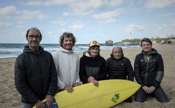 "Biarritz surf gang": L'insouciance et l'insolence d'une bande de 'barjes' des années 80