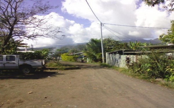 Une centaine de personnes impliquées dans une rixe à Mahina: des coups, des blessures, des armes