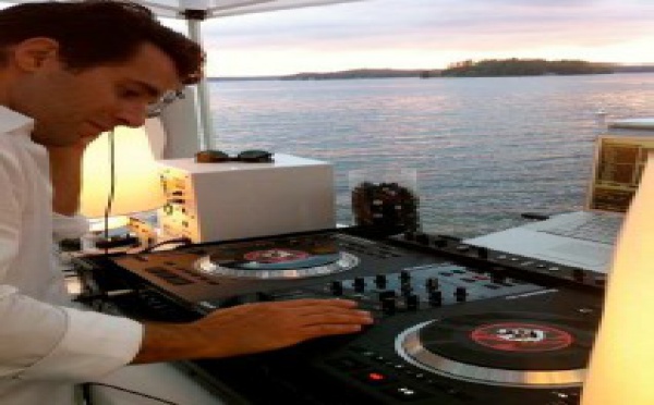 Le DJ Canadien « Daniel BUCKMAN» au Méridien Bora Bora