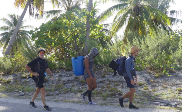 Le défi sportif du tour de Rangiroa victime de la houle