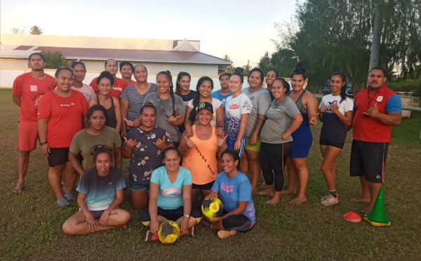 Une semaine du football féminin sur l’île de la perruche rouge