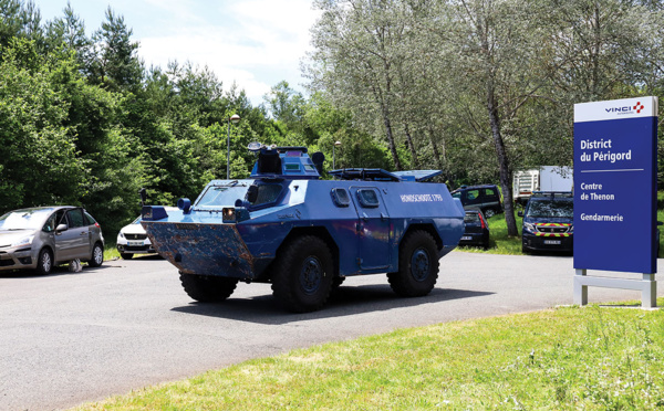 Dordogne : les gendarmes prêts à une nuit de traque d'un ex-militaire lourdement armé