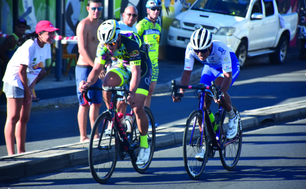 Hervé Arcade devance au sprint Heiarii Manutahi au GP de Arue