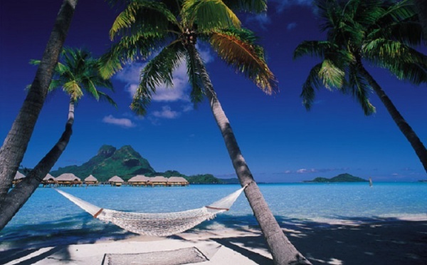 Tourisme : fléchissement en mai, stabilité sur l’année