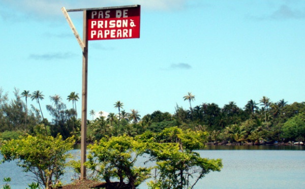 Protestation à Papeari sur le chantier de la future prison