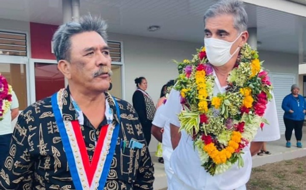 Le haut-commissaire en mission Civen à Mangareva