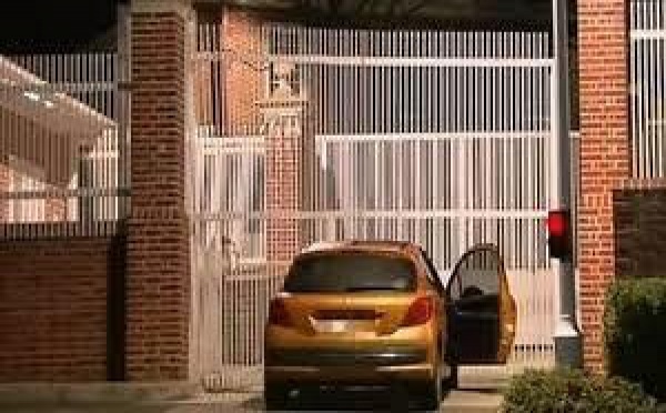 Australie: un déséquilibré fonce en voiture sur les grilles de l'ambassade américaine