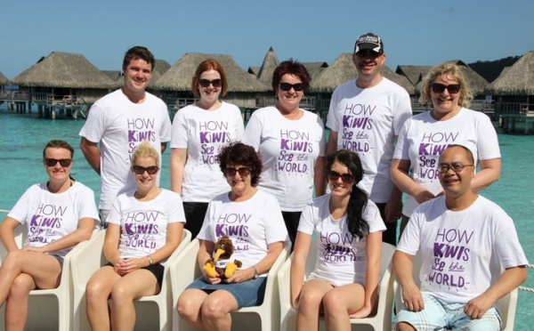 Les 12 meilleurs agents du tour opérateur néo-zélandais House of Travel célèbrent leur succès en Polynésie française