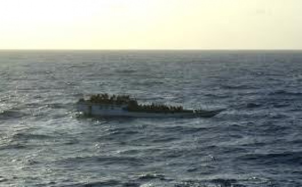Un navire chavire au large de l'Australie : quatre morts, plus de 150 personnes secourues