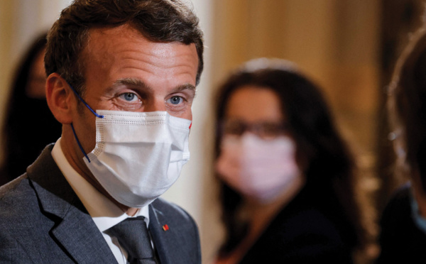 Macron demande un tour de vis sur l'expulsion des étrangers irréguliers