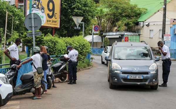 Mayotte: les riverains bloquent des routes après le meurtre d'un automobiliste
