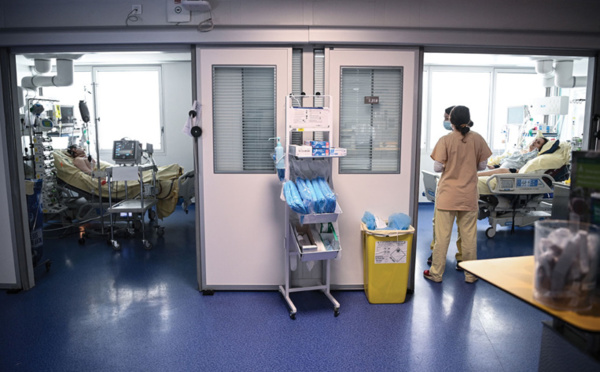 Covid: vaccination et météo, l'épidémie en France ralentit mais attention à Delta