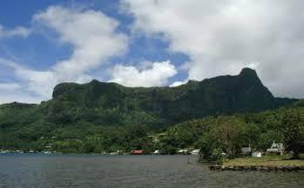 Un fare détruit par les flammes à Haapiti-Moorea