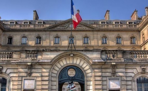 Gaston Flosse reçu à la Caisse des dépôts et consignations