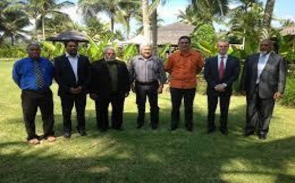 Relations franco-vanuatuanes : entretiens à Port-Vila