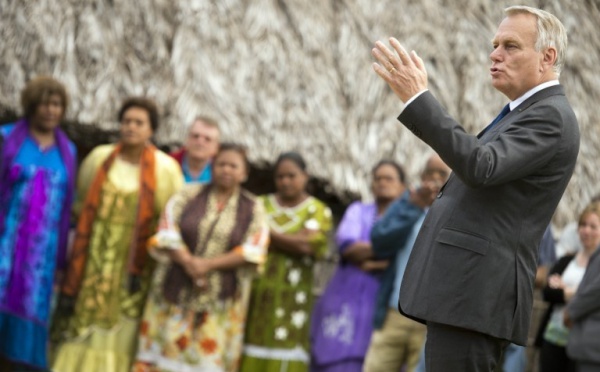 En Nouvelle-Calédonie, Ayrault promet un Etat attentif et respectueux des choix