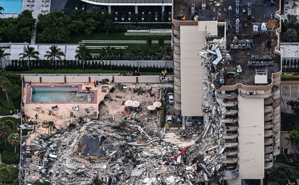 Immeuble effondré en Floride: quatre morts, 159 personnes manquantes