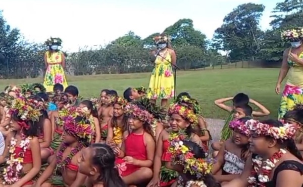 Une fête et des adieux à l'école Namaha 3 de Bora Bora