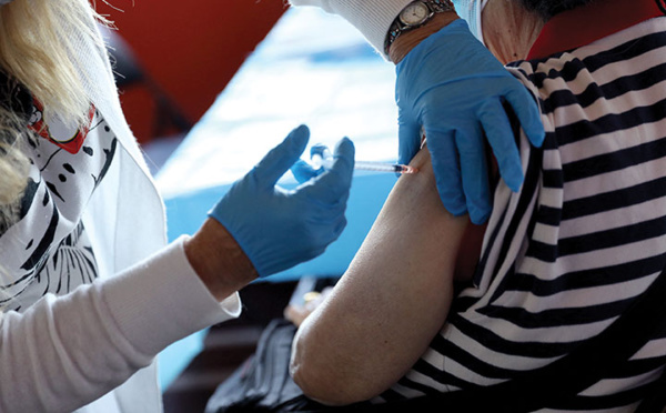 Aux Etats-Unis, des experts réclament la vaccination anti-Covid obligatoire