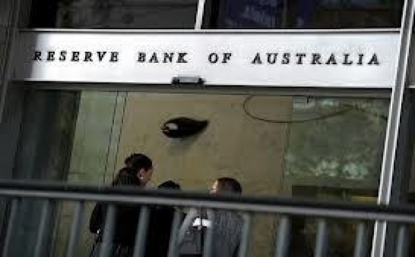 L'Australie abaisse ses prévisions de croissance et annonce une taxe sur les dépôts bancaires