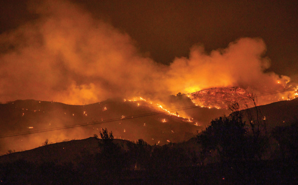 Quatre morts dans un énorme incendie à Chypre, le pire depuis des décennies