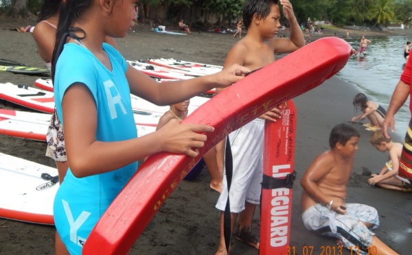 Centre de loisirs de Papeete: Initiation aux gestes de sauvetage en mer et randonnée en paddle