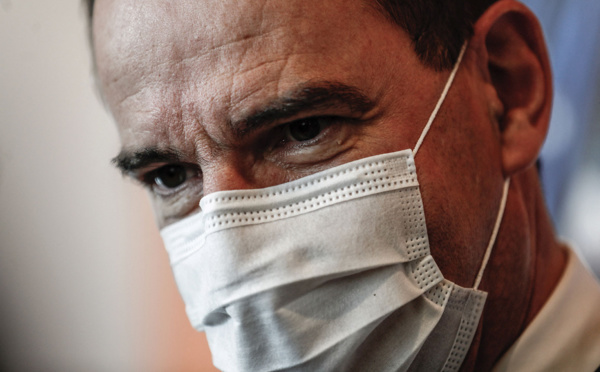 Covid: le gouvernement appelle à la vaccination "massive" face au "risque d'une 4e vague rapide"