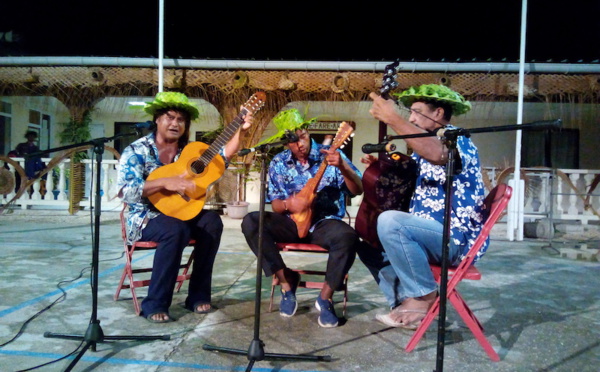 Hao se met au son des chants kaina