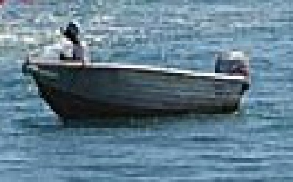 Secours de deux personnes en panne moteur au large de Papenoo