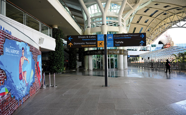 Virus: premiers touristes étrangers sans masques expulsés de Bali