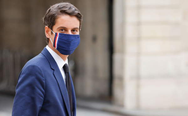 "Souplesse" pour le pass sanitaire des salariés des cafés et restaurants, annonce Attal