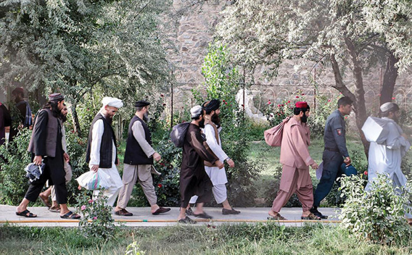 Afghanistan: les talibans offrent un cessez-le-feu contre la libération de 7.000 des leurs