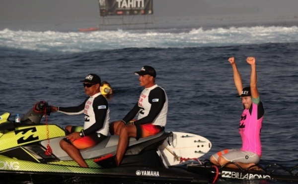 Adrian « Ace » Buchan vainqueur de la Billabong Pro Tahiti 2013