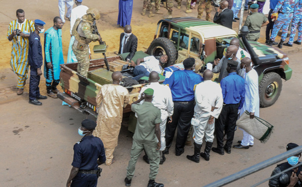 Mali: tentative d'assassinat manquée du président de transition lors de la prière de l'Aïd