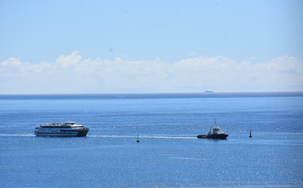 ​L’Aremiti 5 tombe en panne entre Tahiti et Moorea
