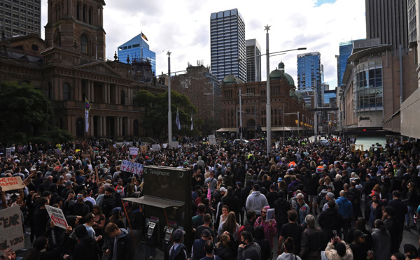 Australie: manifestations anti-confinement, affrontements avec la police à Sydney