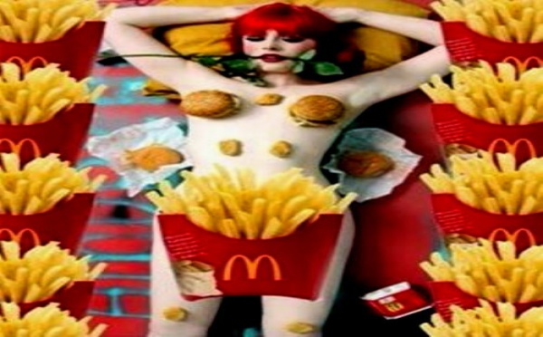 Photos dénudées à Paris : le Premier Ministre néo-zélandais défend sa fille