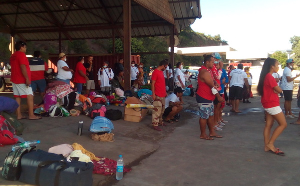 Aux Marquises, départ des délégations après la visite présidentielle