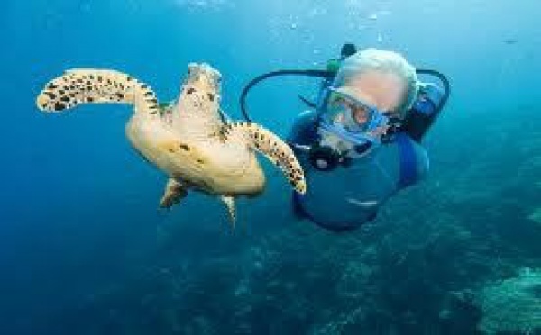 Jean Michel Cousteau dans les îles samoanes Swain