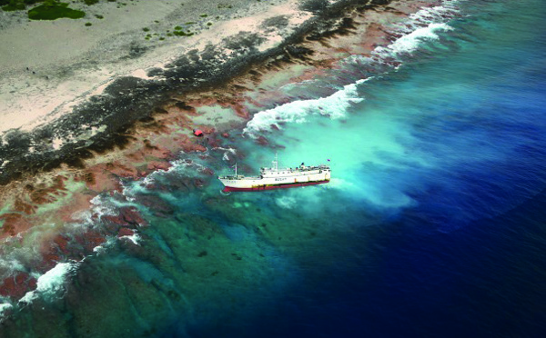 Le palangrier échoué à Anuanuranga poursuivi pour pollution