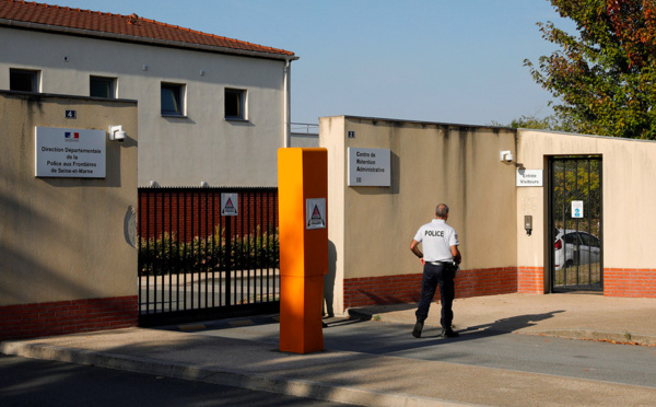 Trois étrangers s'échappent du centre de rétention proche de Roissy