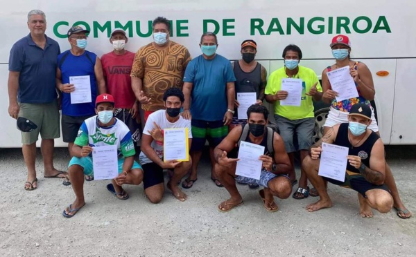 L'encadrement du va'a enseigné à Rangiroa