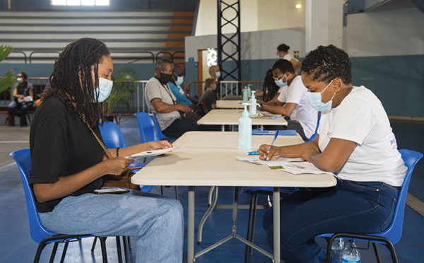 En Martinique, des vaccinations poussées par la hausse des décès