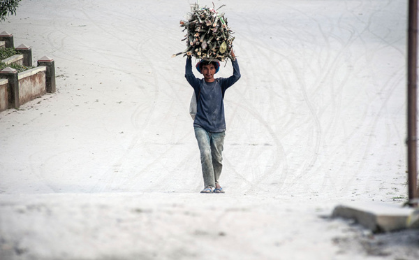 Indonésie: éruption du volcan Merapi, des villages couverts de cendres
