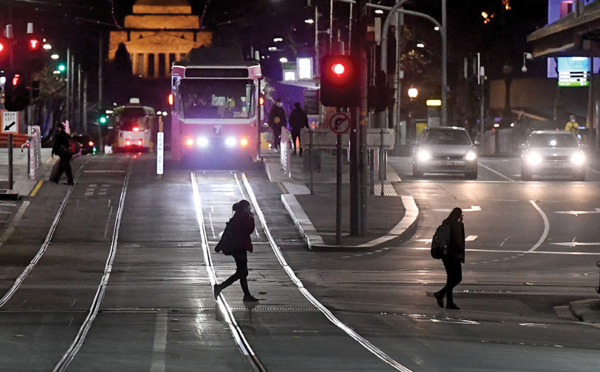 Australie: le confinement de Melbourne prolongé et assorti d'un couvre-feu