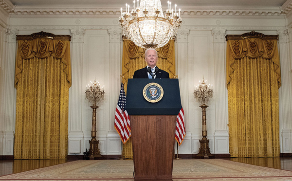 Attaqué de toutes parts sur l'Afghanistan, Biden ne regrette rien